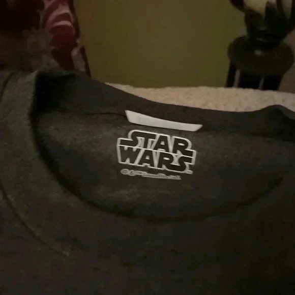 Star Wars Men’s Sz Medium t shirt dark gray Darth Vader pit to pit 18 inches - Picture 2 of 4